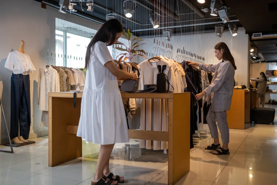 Váy liền thân dáng suông